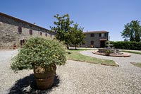 LA PIEVE FARM HOUSE COURTYARD