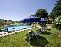 SWIMMING POOL IN LA PIEVE FARM HOUSE